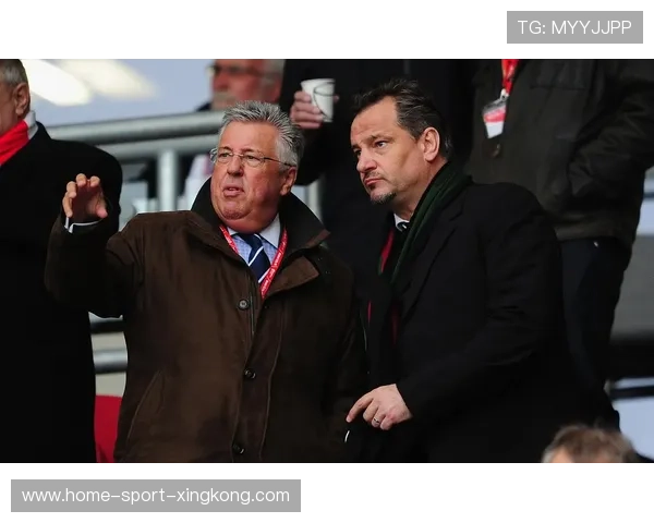 那不勒斯换人后攻势更猛:从板凳深度看冠军气质